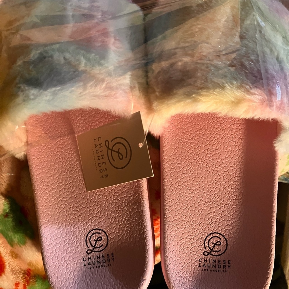 Chinese Laundry Pink and Multicolor Furry Slides - Picture 4 of 6